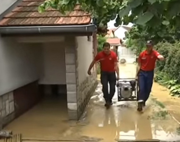 Vanredno stanje širom Srbije