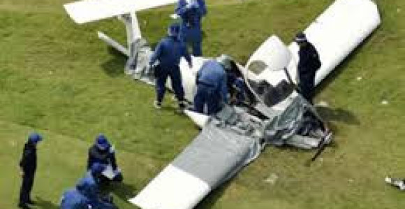 Mali avion  pao na golf teren