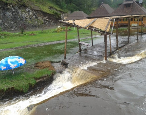 Драма на Златибору: Вода носила возила