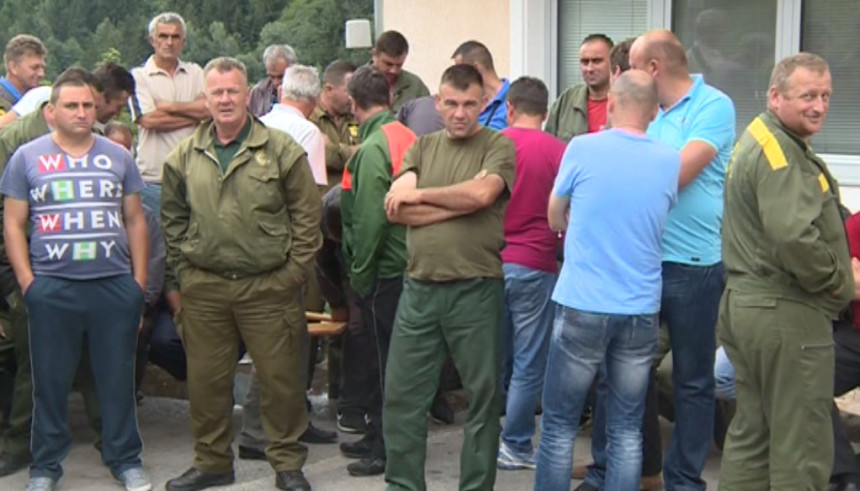 "Živi zid" za novog direktora