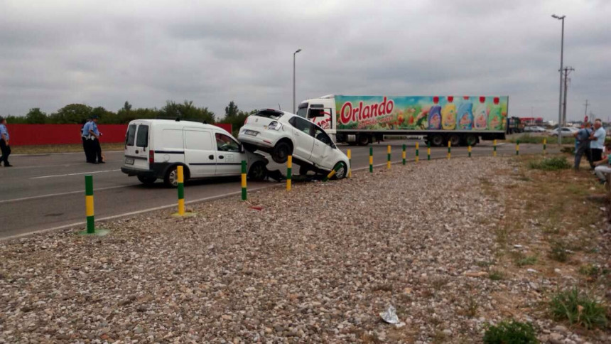 Lančani sudar: Troje povrijeđeno