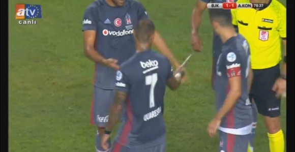 Video - Samo u Turskoj: Nožem na igrače Bešiktaša!