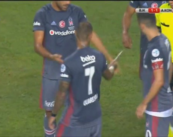 Video - Samo u Turskoj: Nožem na igrače Bešiktaša!