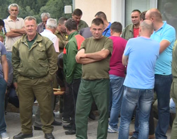 "Živi zid" za novog direktora