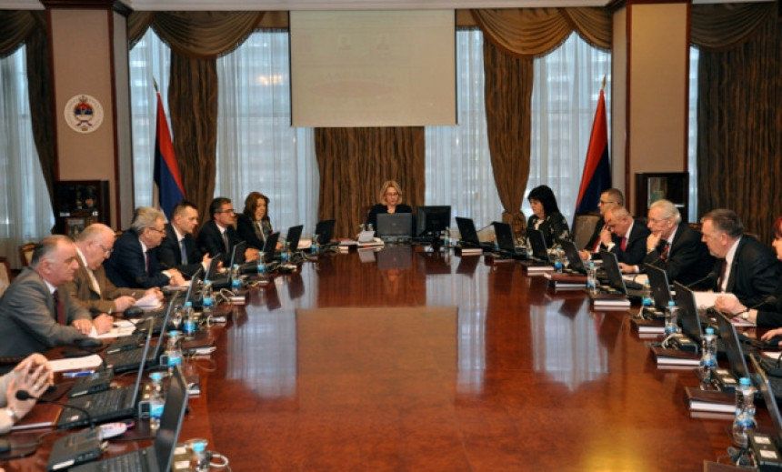 Kašikom daju - torbom uzimaju?