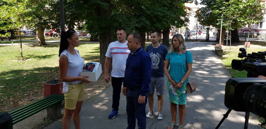 Uručen poklon Damljani Bošnjak