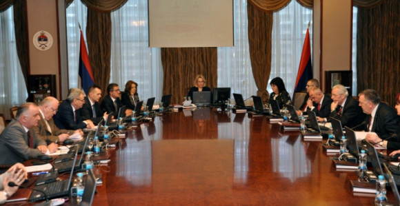 Kašikom daju - torbom uzimaju?