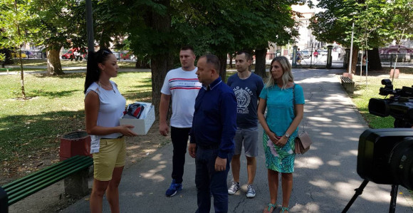 Uručen poklon Damljani Bošnjak