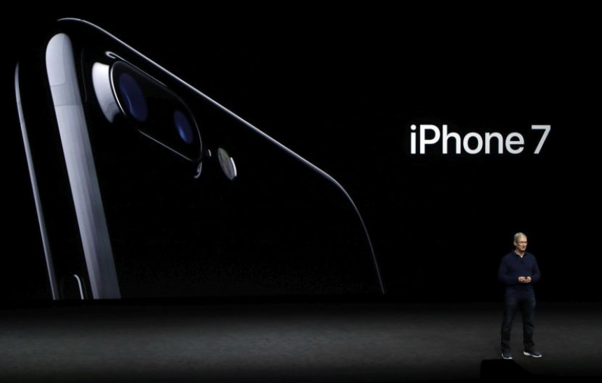„Епл“ шокирао свијет: Представљен „ајфон 7“