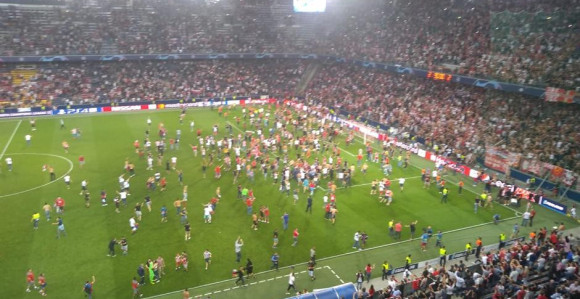 UEFA kaznila Zvezdu: Bez navijača u Liverpulu i Parizu!