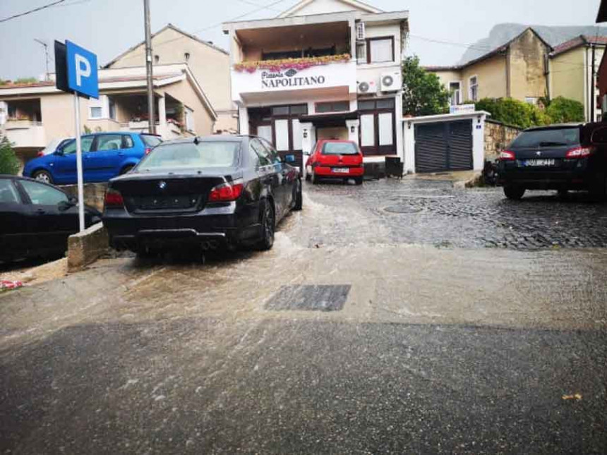 Сарајево, Мостар: Нестало струје, улице под водом 