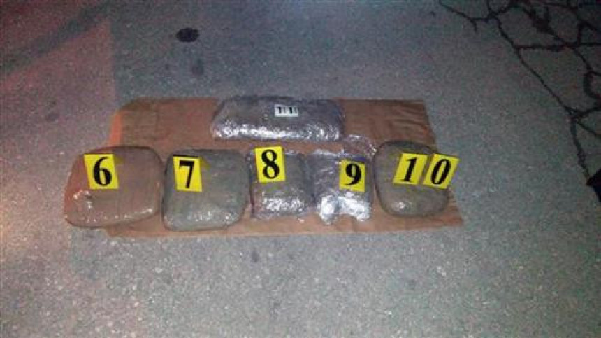 Uhapšena tri lica kod Šipova zbog pet kg droge