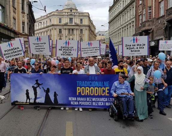 SA: Mirna šetnja "Dan tradicionalne porodice"