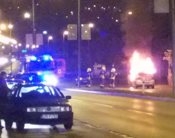 Zapalilo se sinoć taxi vozilo na tranzitu u BL