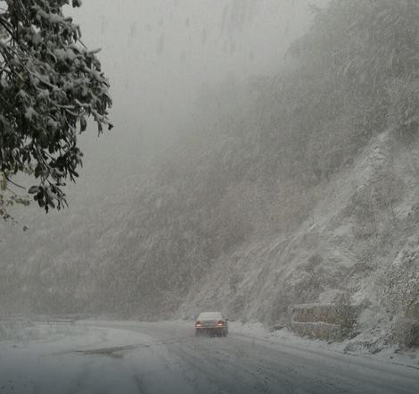 Snijeg izazvao kolaps na putu Foča - SA