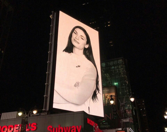 I Ameri je gledaju! Španovićeva uljepšala bilbord u Njujorku!