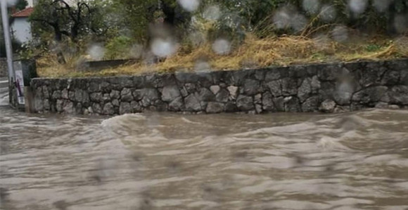 Obilna kiša blokirala Split
