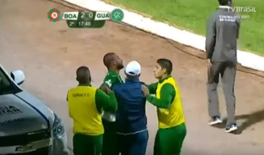 Video - ''Razjareni brazilski bik'': Mlatio svoje, tuđe, sudiju...!