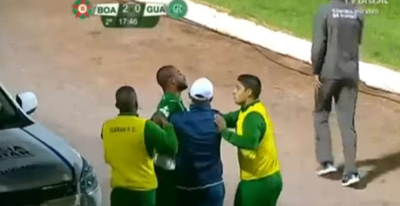 Video - ''Razjareni brazilski bik'': Mlatio svoje, tuđe, sudiju...!