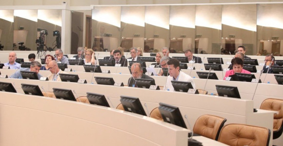 Какве уштеде праве институције БиХ?