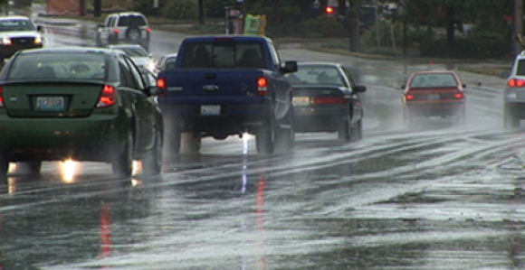 Опрез: Клизав коловоз и јаки удари вјетра