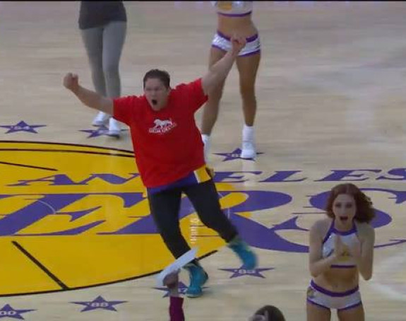 Video: Navijač Lejkersa pogodio 35.000 dolara!