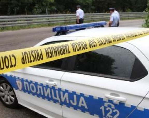 Automobil sletio s puta i udario u stub rasvjete