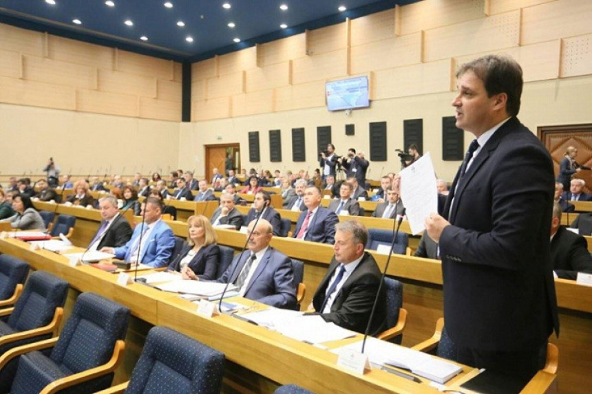 Vlast u Srpskoj se igra narodom