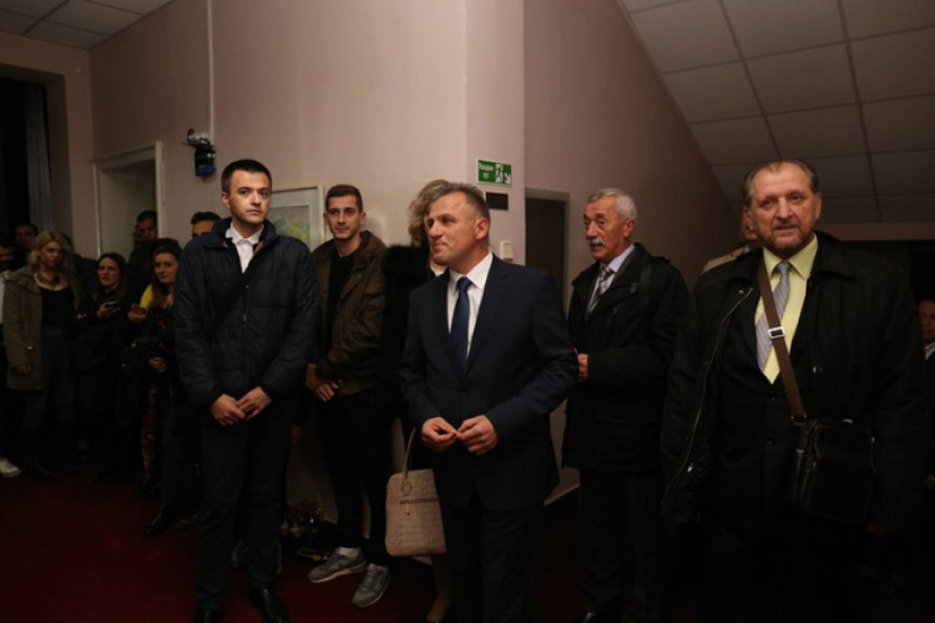 Ректор не планира поднијети оставку