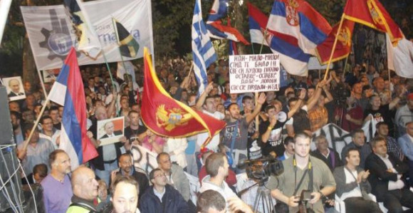 Na Cetinju zapaljena NATO zastava