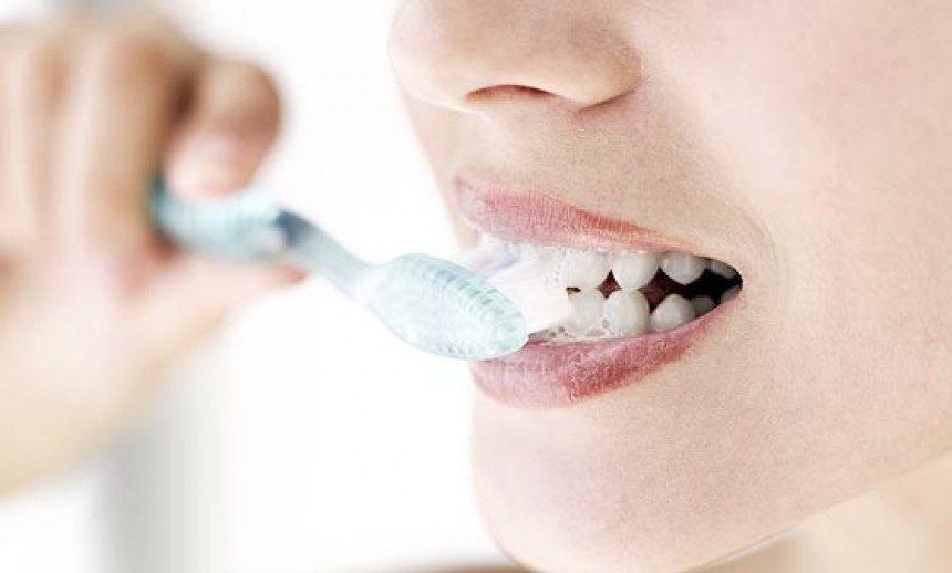 Колико често треба прати зубе и ићи код зубара?
