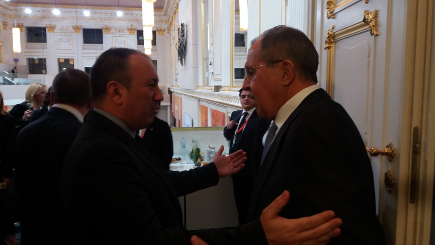 Srdačan razgovor Crnatka i Lavrova