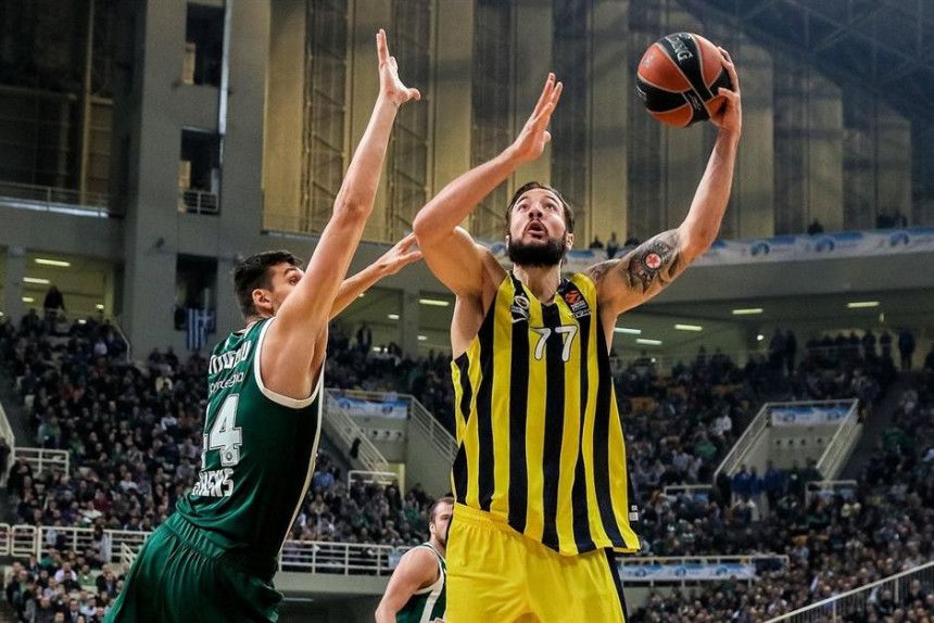 EL: Fener silan u Željkovoj staroj kući!