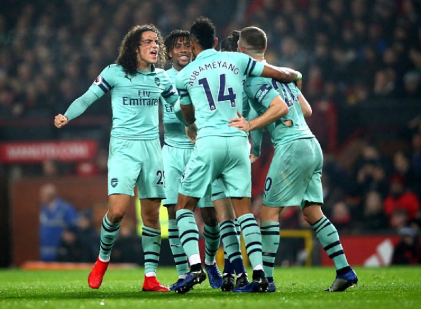 Hipi Arsenal: Igrač udisali gas za smijanje!