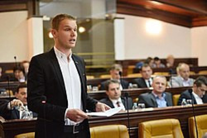 Драшков отац продао фирму?