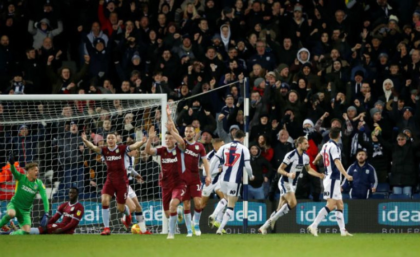 Врели дерби Бирмингема - гол руком, па туча и хапшења!