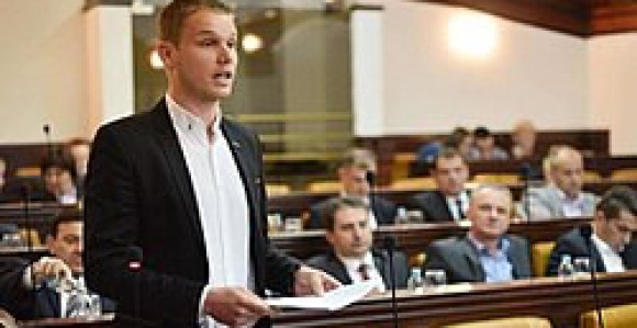 Драшков отац продао фирму?