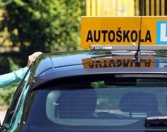 Пао на возачком, напао инструктора