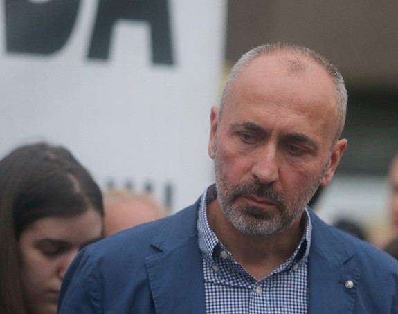 Давида је убило више особа