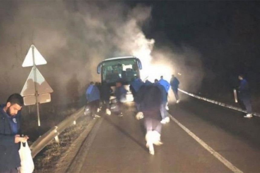 Zapalio se bus FK Radnik iz BN, nema povrijeđenih