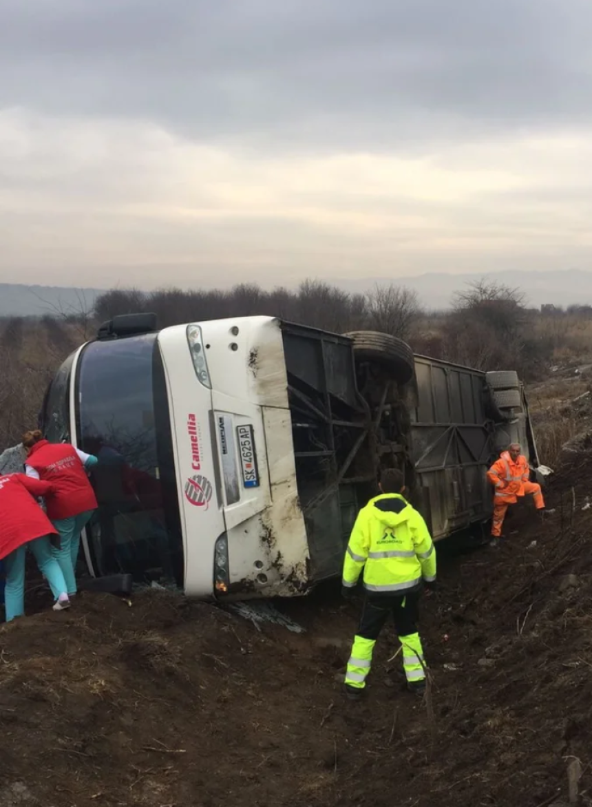 Autobus sletio sa puta, povrijeđene četiri osobe 