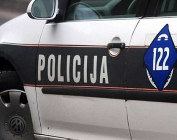 U slijetanju auta sa puta poginuo vozač