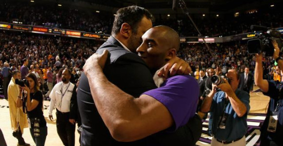 Video - Zagrljaj velikana: Divac poklonom oduševio Kobija!
