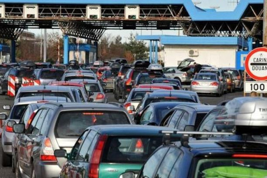 Kilometarske kolone na GP "Rača"