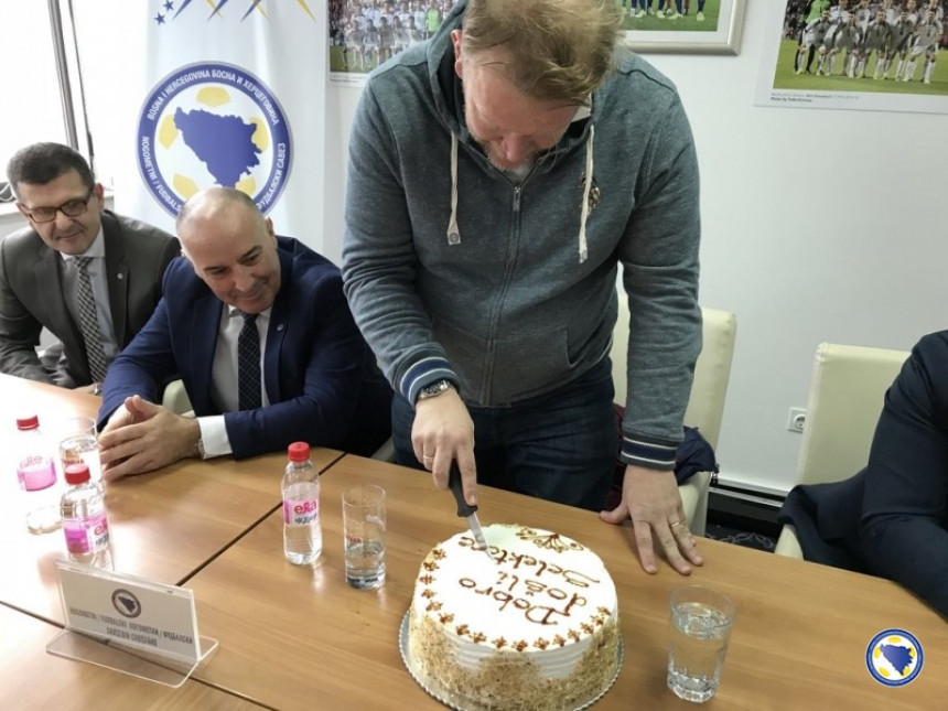 Torta za Robija: Dobro došli, selektore!
