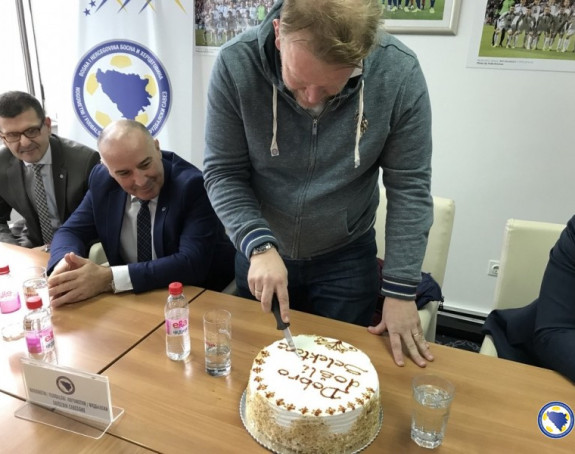 Torta za Robija: Dobro došli, selektore!