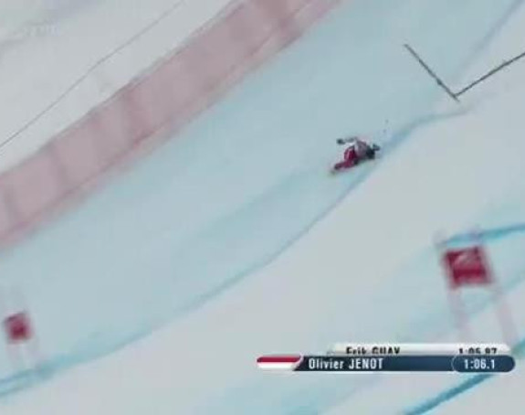 Видео: Језив пад на СП у Санкт Морицу, скијаш вриштао од болова!