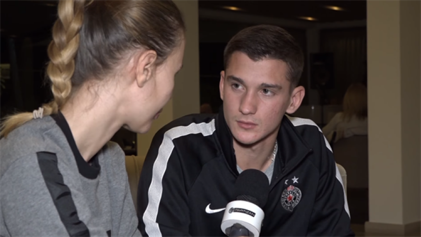 Sine, donesi dvije fotke i krštenicu, ideš u Partizan!
