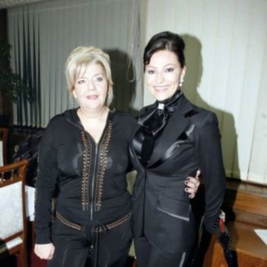  Ceca priskočila Marini u pomoć!