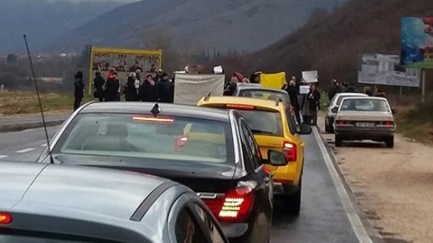 Radnici hotela pred vladom
